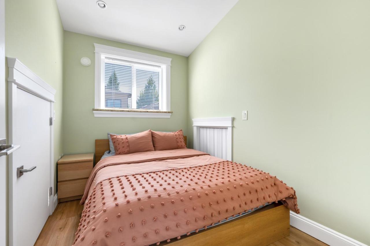 Three Bedrooms Brand New Laneway House Near Public Transit แวนคูเวอร์ ภายนอก รูปภาพ