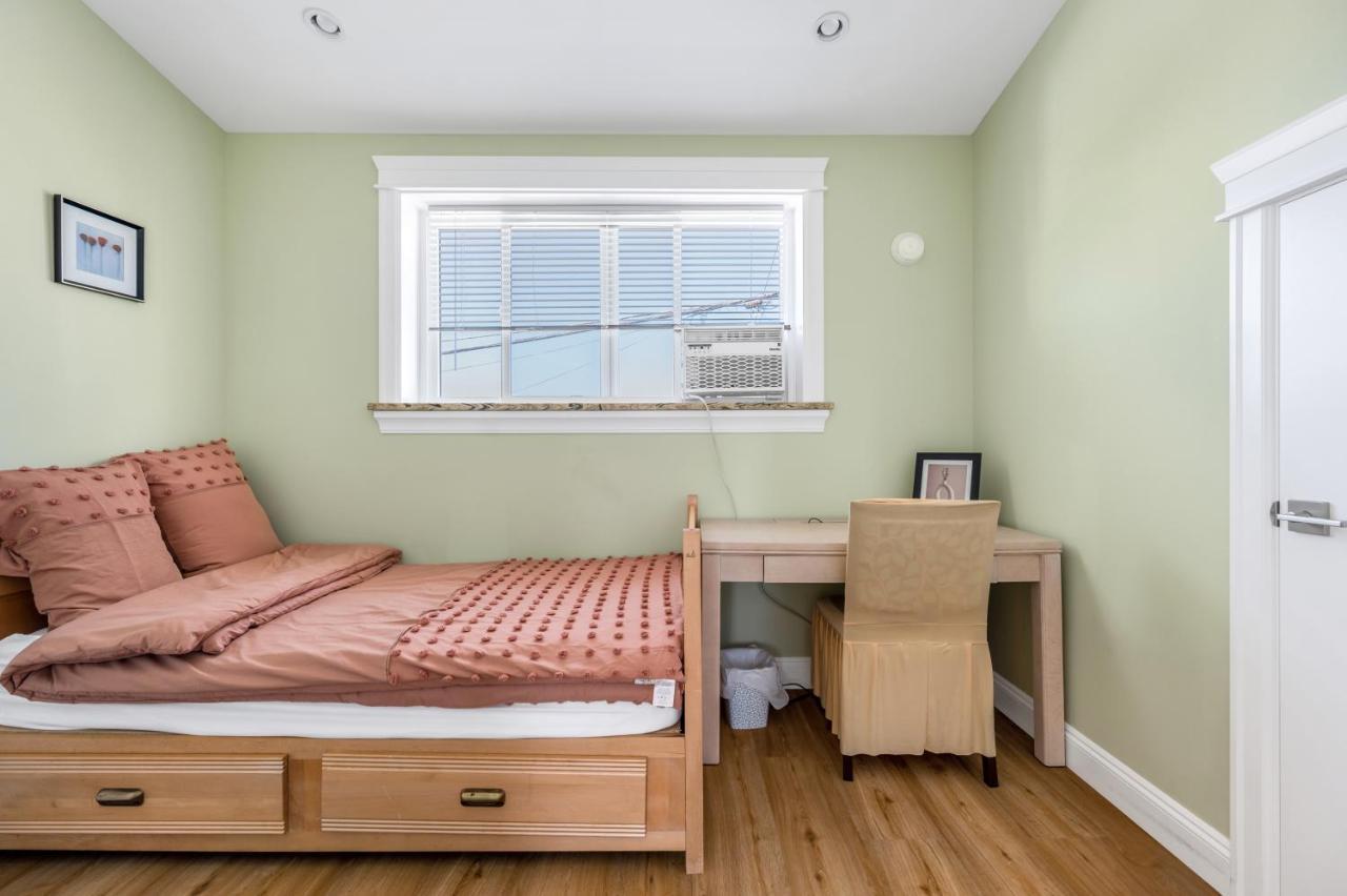 Three Bedrooms Brand New Laneway House Near Public Transit แวนคูเวอร์ ภายนอก รูปภาพ